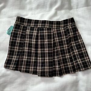 Plaid Pleated Mini Skirt in Black and Beige